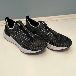 Nike mens phantom react size 9.5